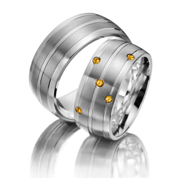 trouwringen-tr0551-palladium-zilver-gele-saffier TR0551 model in grijs met wit mat 9 mm