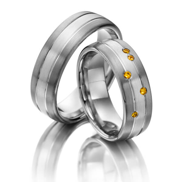 trouwringen-tr0552-palladium-zilver-gele-saffier TR0552 model in grijs met wit mat 7 mm