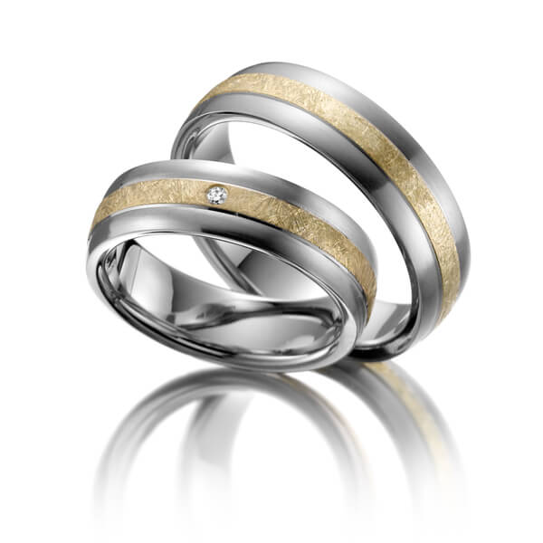 trouwringen-tr0561-palladium-geelgoud TR0561 model in grijs met ijs mat geel 6 mm