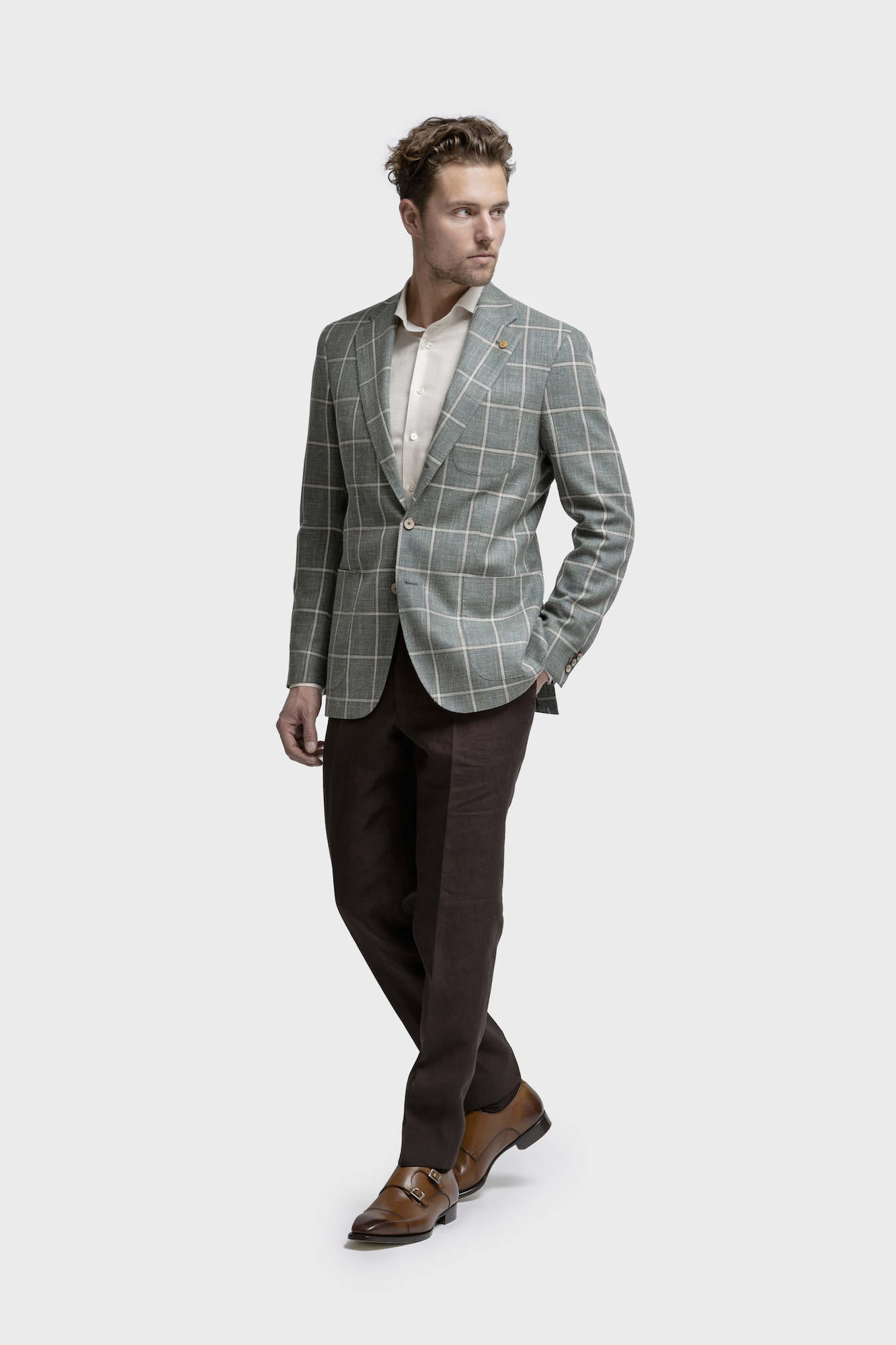 AP0035-model-groene-blazer-met-ruit-motief AP0035 model groene blazer met ruit motief